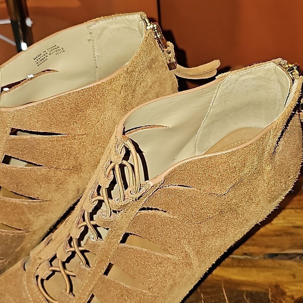 MICHAEL KORS- Women's Size 9 Elsie Mid Suede Elastic Strap Block Heel - Picture 8 of 12